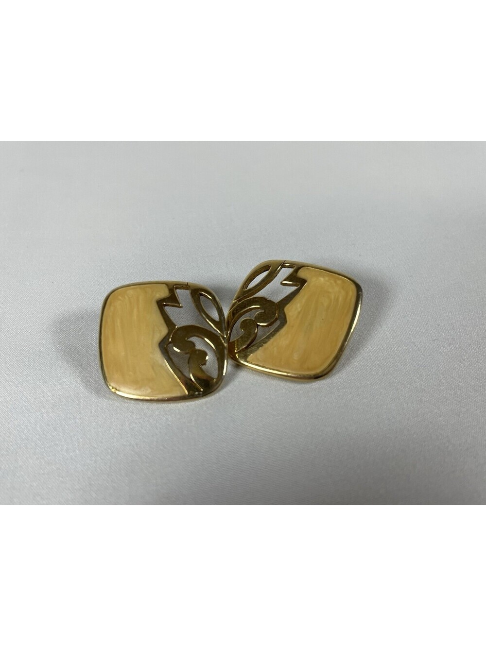 Vintage 1980s Avon Gold Tone Openwork Scroll Earrings